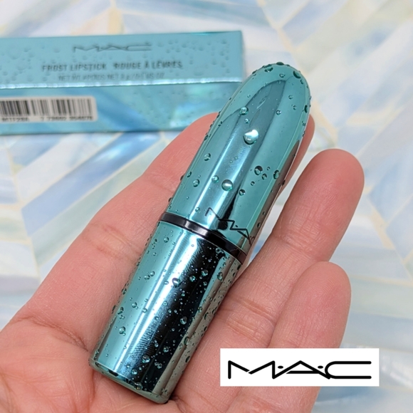 Limited Edition MAC Alluring Aquatics Frost Lipstick Pet Me Please-Nude metallic - Picture 13 of 14